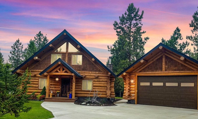 Rexford Casa | LOG HOME new built- 4bds-3 levels-golf nearby