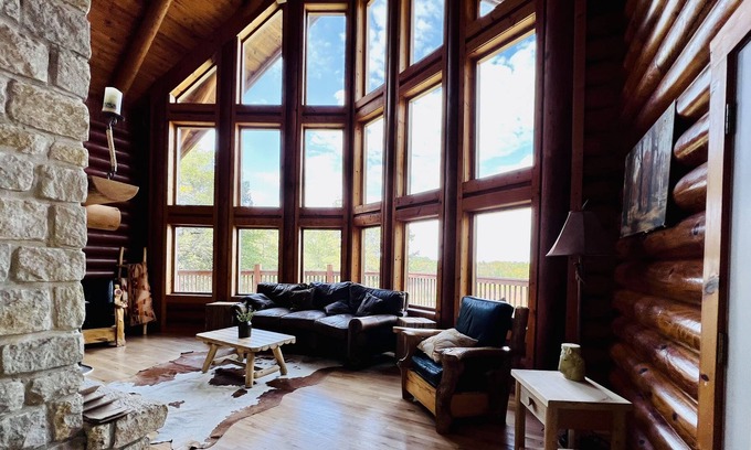 Franklin County Cabina | Log home on 42 acres