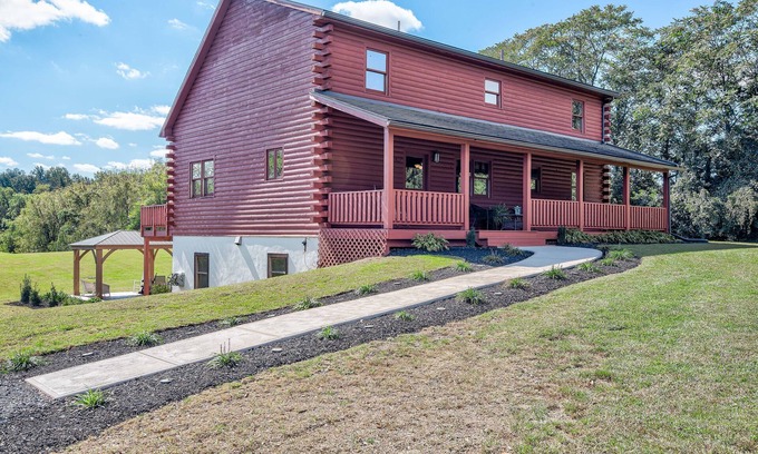 Harrisburg Casa | Inicie sesión en 8 acres cerca de las atracciones de Hershey