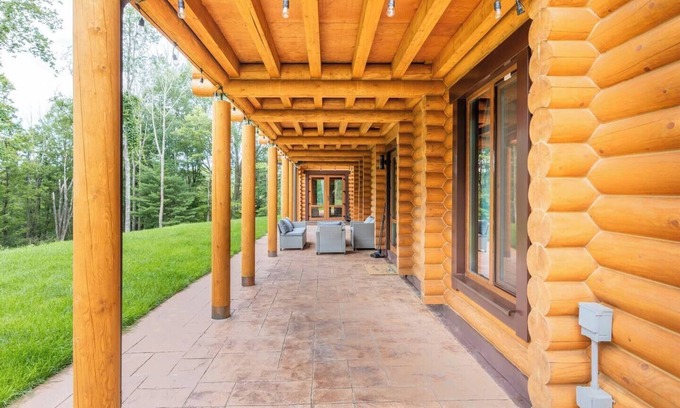 Scotrun Chalet De Esquí | Log House Vacation Rental with Pool in 5 minutes from Camelback Resort