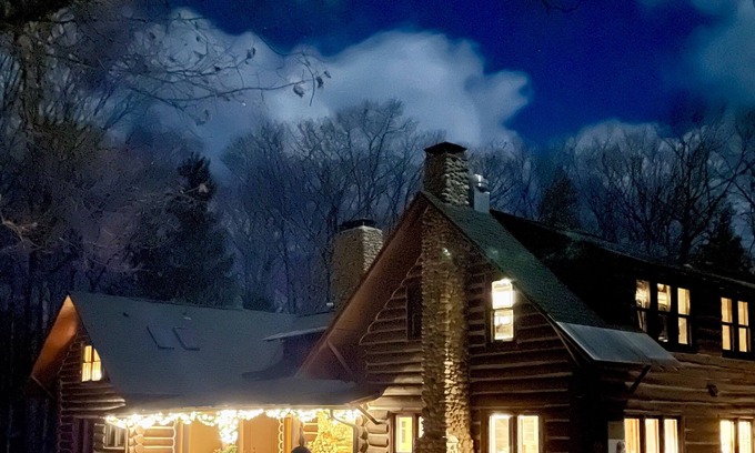 Northport Cabina | Log lodge estate in northern Michigan. A one of a kind up north experience.