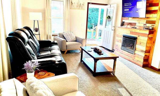 Logan Casa | Logan, Ohio in the Heart of Hocking Hills, pool table, king size bed, Firepit