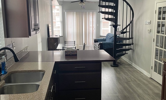 Avondale Apartamento | Logan Square Cozy 4BR/2BA, Free Parking, W/D