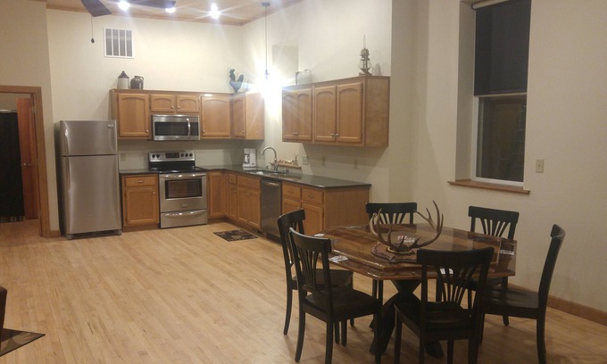 Cochrane Cabina | Logde sleeps 11 ...set up for exploring the Mississippi River or Driftless Area.