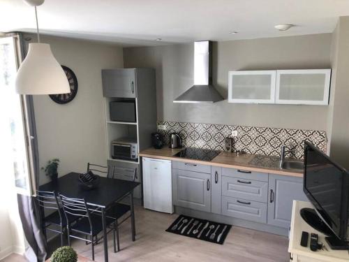 Brive-la-Gaillarde Apartamento | Logement à Brive - proche de la gare et du centre ville - Climatisation - fibre internet - stationnements gratuits