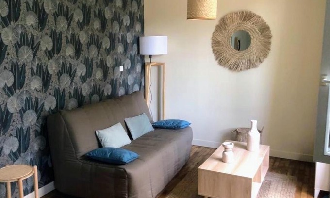 Brive-la-Gaillarde Apartamento | Logement à Brive avec terrasse et climatisation - près de la gare et du centre-ville - Wifi et Stationnement gratuit