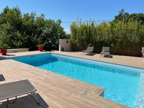 Euzet-les-Bains Apartamento | Logement avec piscine et parking