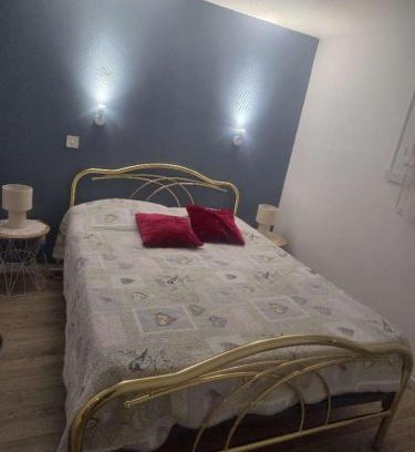 Arpajon-sur-Cere Apartamento | Logement chez habitant