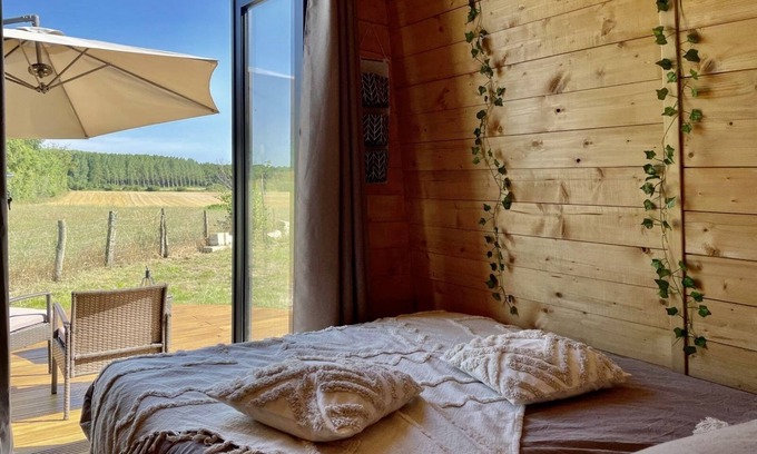 Monts-sur-Guesnes Cabina | Logement Insolite : la Ruche Verte