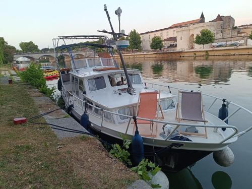 Cognac Alquiler De Eote | Logement insolite, Péniche Hollandaise