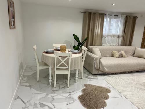 Palaiseau Villa | Logement lina - proche paris et Orly