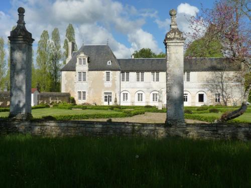 Lavoux Cama Y Desayuno | LOGIS du Château du Bois Doucet