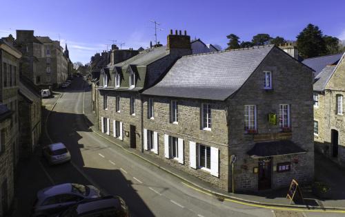 Quintin Hotel | Logis Hôtel du Commerce