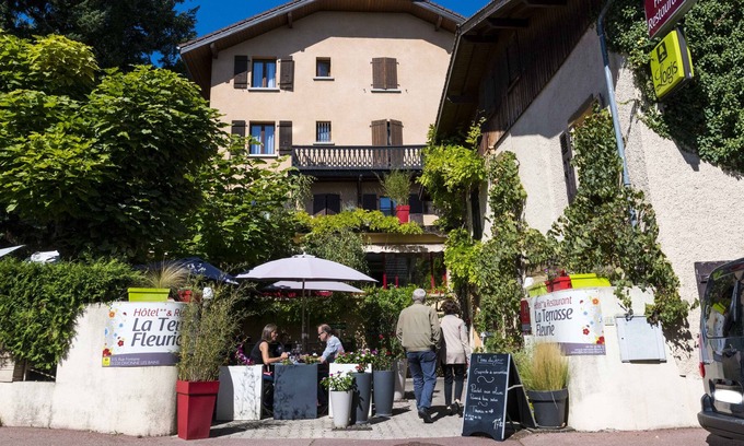 Divonne-les-Bains Hotel | Logis Hôtel La Terrasse Fleurie