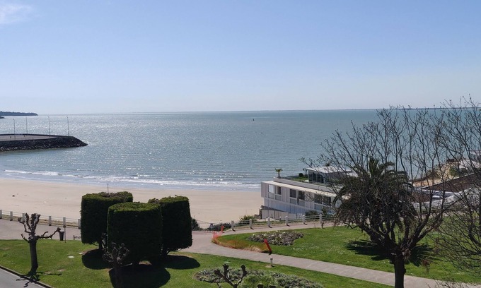 Royan Hotel | Logis Hotel Les Bleuets