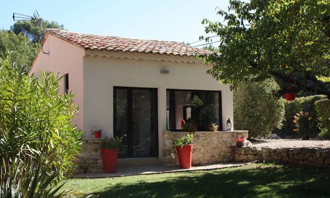 Le Puy-Sainte-Reparade Casa | Logis in the middle of the pines