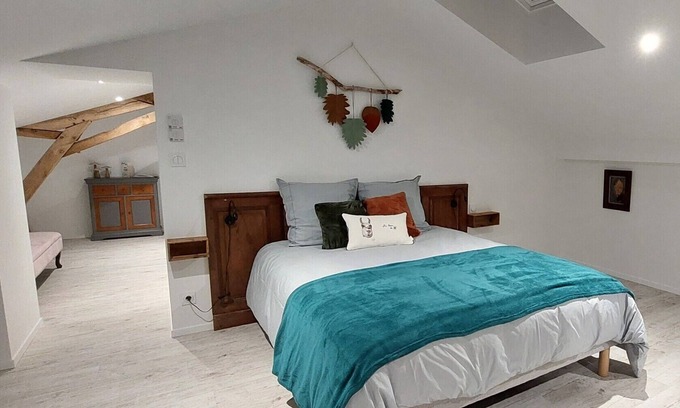 Le Poire-sur-Vie Cama Y Desayuno | Logis Seigneurial Historique en Pleine Campagne Entouré D'un Élevage de Lamas