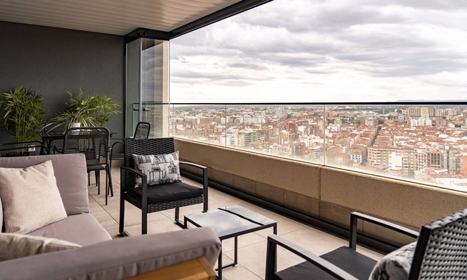Delicias Apartamento | LOIRA TORRE 2: Lujo junto a la Estación Delicias