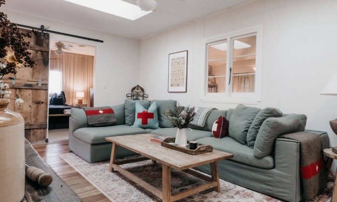 Adaminaby Cabaña | Lola Cottage - Your Charming Retreat in the Heart of Adaminaby