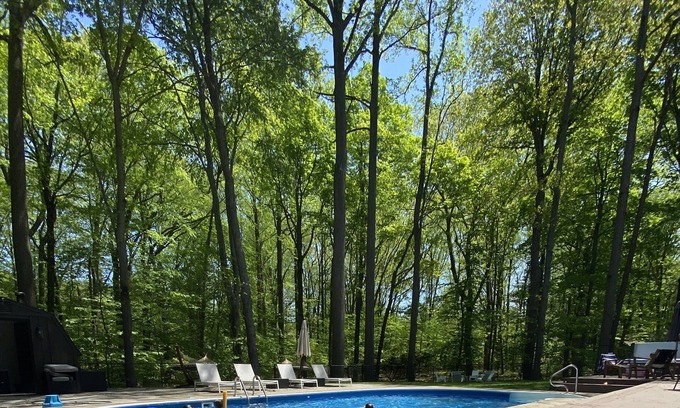 Shorewood-Tower Hills-Harbert Casa | Loma House-heated pool, hot tub, sauna, walk to Warren Dunes!