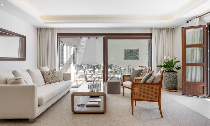 Marbella Chalet De Esquí | Lomas Townhouse – Fine Living