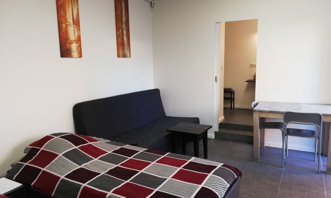 Lommel Hotel | Lommel Inn, wifi gratuito, 7/24 check inn, televisión vía satélite, aparcamiento gratuito, 4 personas