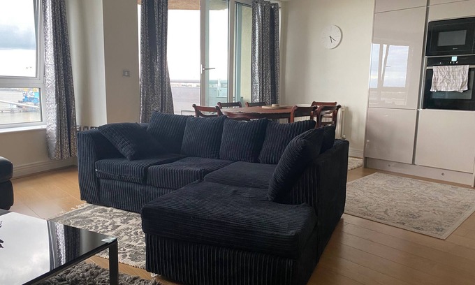 Royal Docks Apartamento | London Apt-Sleeps 4-Parking - Balcony-River View