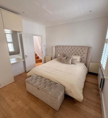 Town Casa | London Family Sleep 8 w 4 Baths WiFi 1m Tube