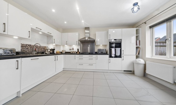 Stanwell Apartamento | Londres Heathrow Living 4 habitaciones 2. 5 baños Casa con servicio de camas individuales