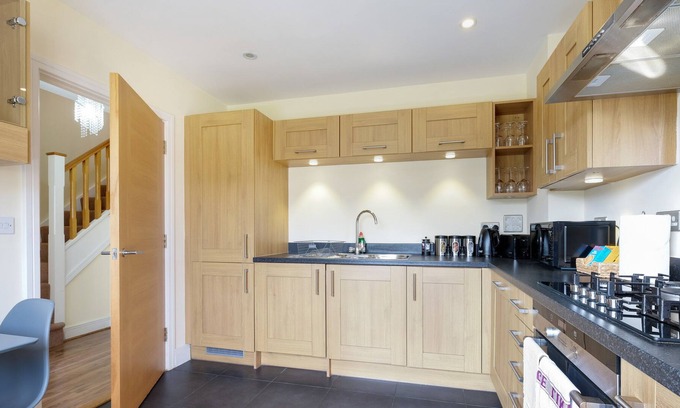 Stanwell Apartamento | London Heathrow Living Holywell Serviced House D - 3 bedrooms