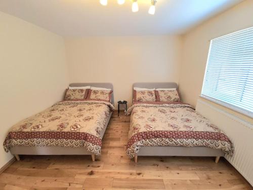 Southgate Apartamento | London Luxury 2 Bedroom Flat Sleeps 8 free parking