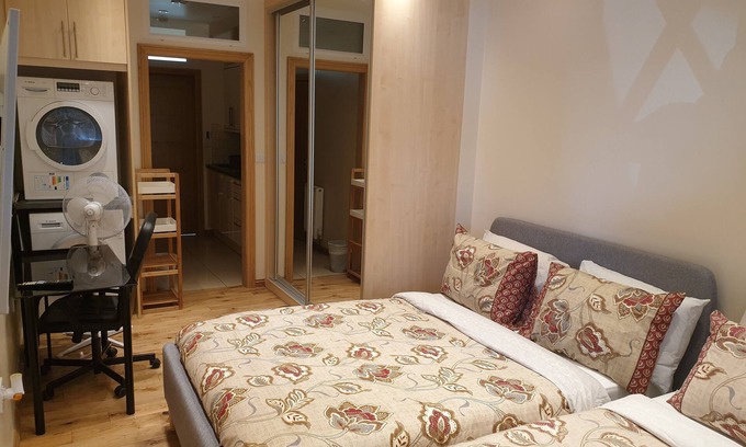 Clayhall Apartamento | London Luxury Apt - Mayflower 1min Walk from Tube Redbridge Station