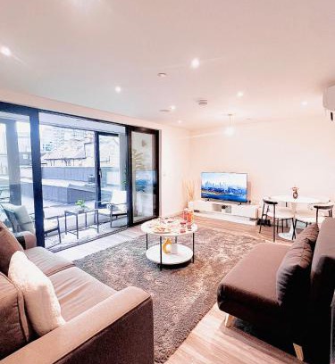 London Borough of Hounslow Apartamento | London LUXXE Apartments with Parking, Prime Location