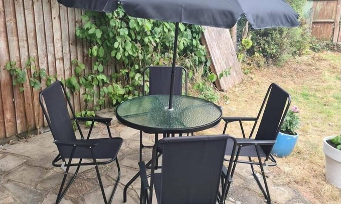 Thamesmead Casa | London - Sleeps 4 - Parking - Garden - Petfriendly