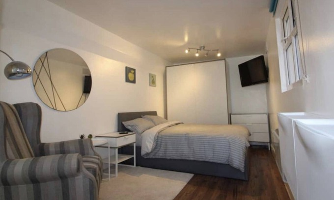 Southgate Apartamento | London Studio Apt - No Sharing - Ground Floor - Private Entrance