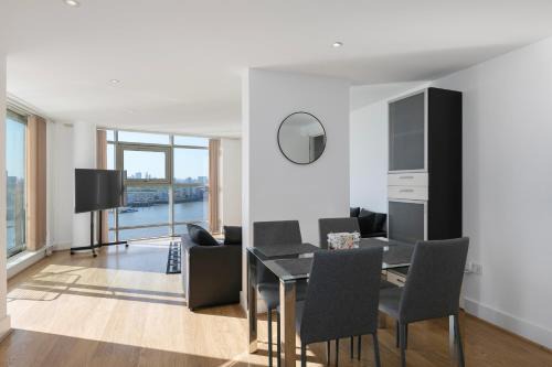 Island Gardens Apartamento | London Thames River Stunning Views 2BR 2 Bath 2 Balcony Sleeps Family of 6