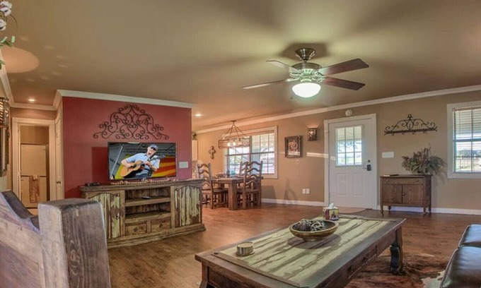Fredericksburg Cabina | Lone Star Cabin No. 1 ~ Texas Hill Country