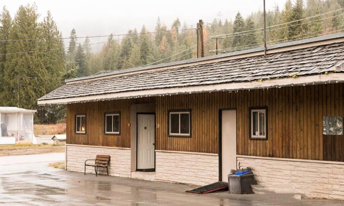 Rossland Hotel | Lone Star Motel