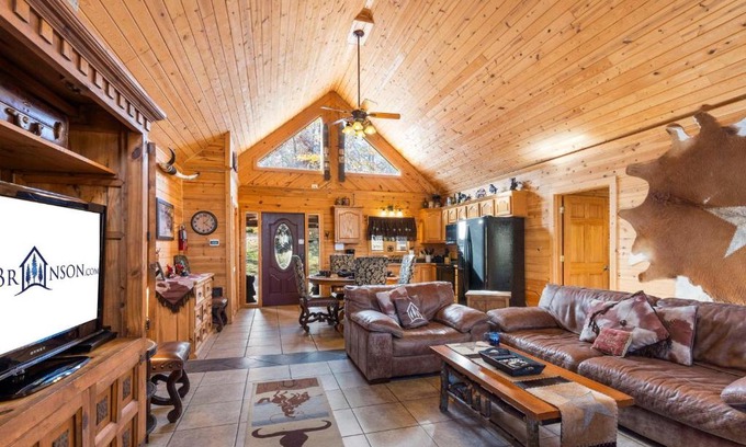Branson Cedars Casa | Lone Star w/gametable