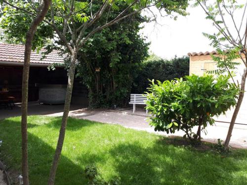 Brout-Vernet Casa | Longère bourbonnaise rénovée, calme, jardin, parking, proche commerces et loisirs - FR-1-489-35
