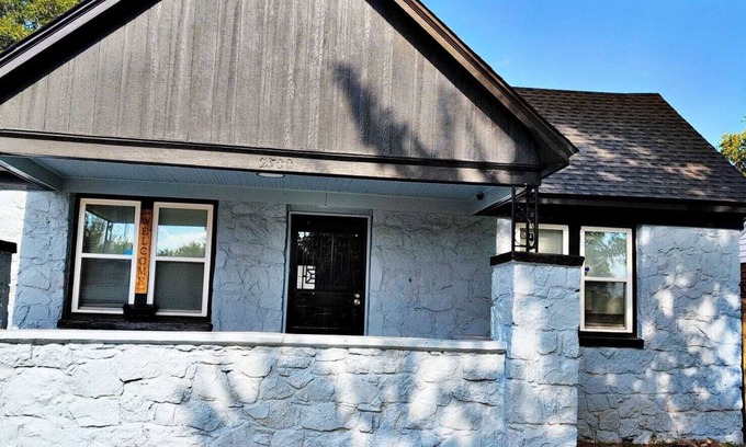Central Oklahoma City Casa | Long and Mid-Term Rentals 3BR/2BA w/Private Yard