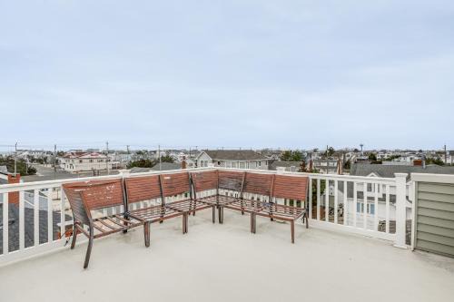 The Dunes Casa | Long Beach Island Townhome with Rooftop Deck and Grill