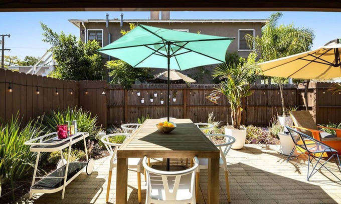 Bixby Knolls Condominio | Long Beach Mid-Century Family Home w Private Patio