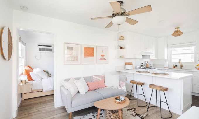 North Long Beach Apartamento | Long Beach Retreat - Private back house with AC, Air Purifiers, & Soft Water