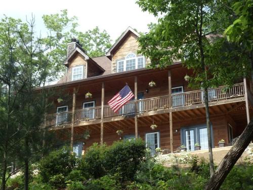 Dahlonega Cabina | Long Mountain Lodge Bed & Breakfast
