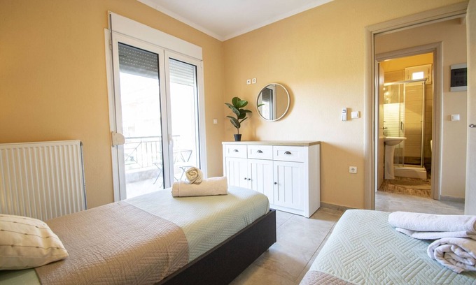 Nea Fokaia Apartamento | Long Seaview Apartment by RentalsPro