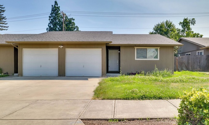 Salem Casa | *Long Stay* Pet Friendly Lovely West Salem Home.