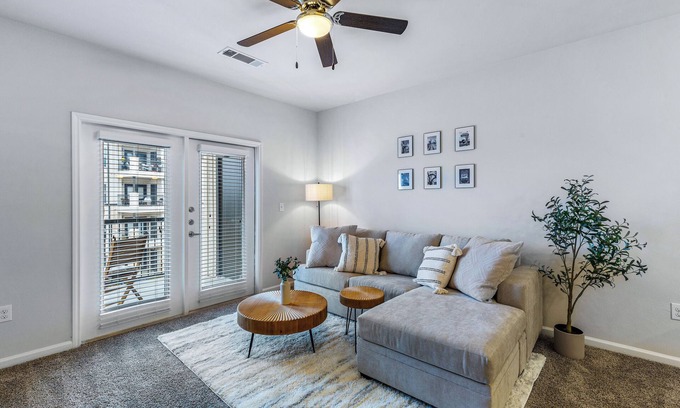 Austin Apartamento | Long Stays Welcome! Pool, Free Parking, & Balcony