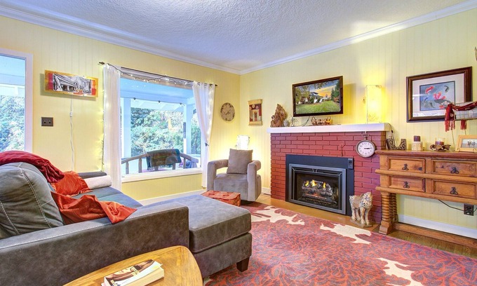 Pleasant Valley Apartamento | Long Term Discounts in Historic Home!