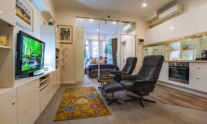 Kings Cross Apartamento | Long-Term Listing - Oversized Potts Point Studio